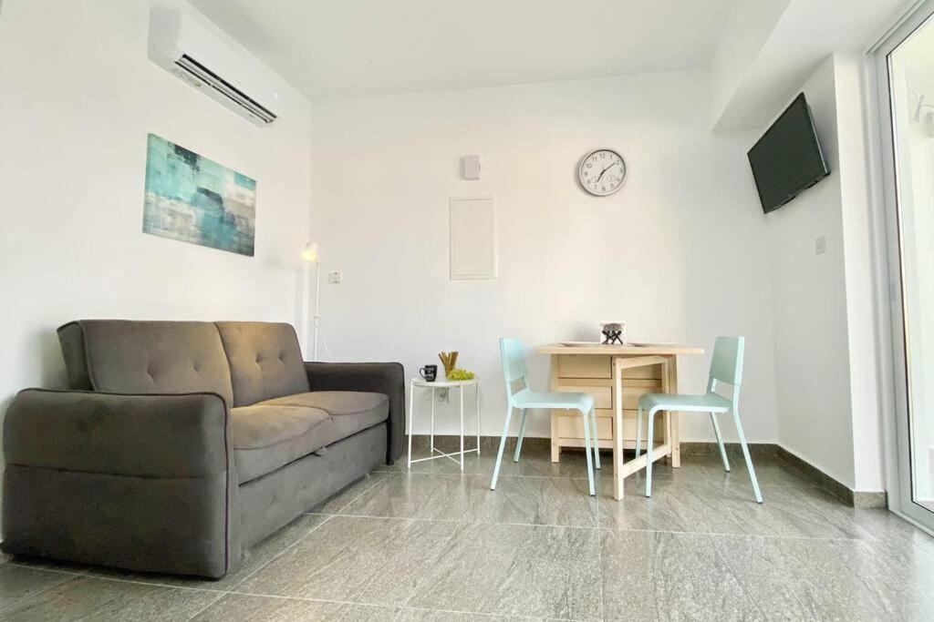 Ev Zin - Modern, Cozy, 1 Bed, Pool, 2 Balconies, A105 Leilighet Paphos Eksteriør bilde